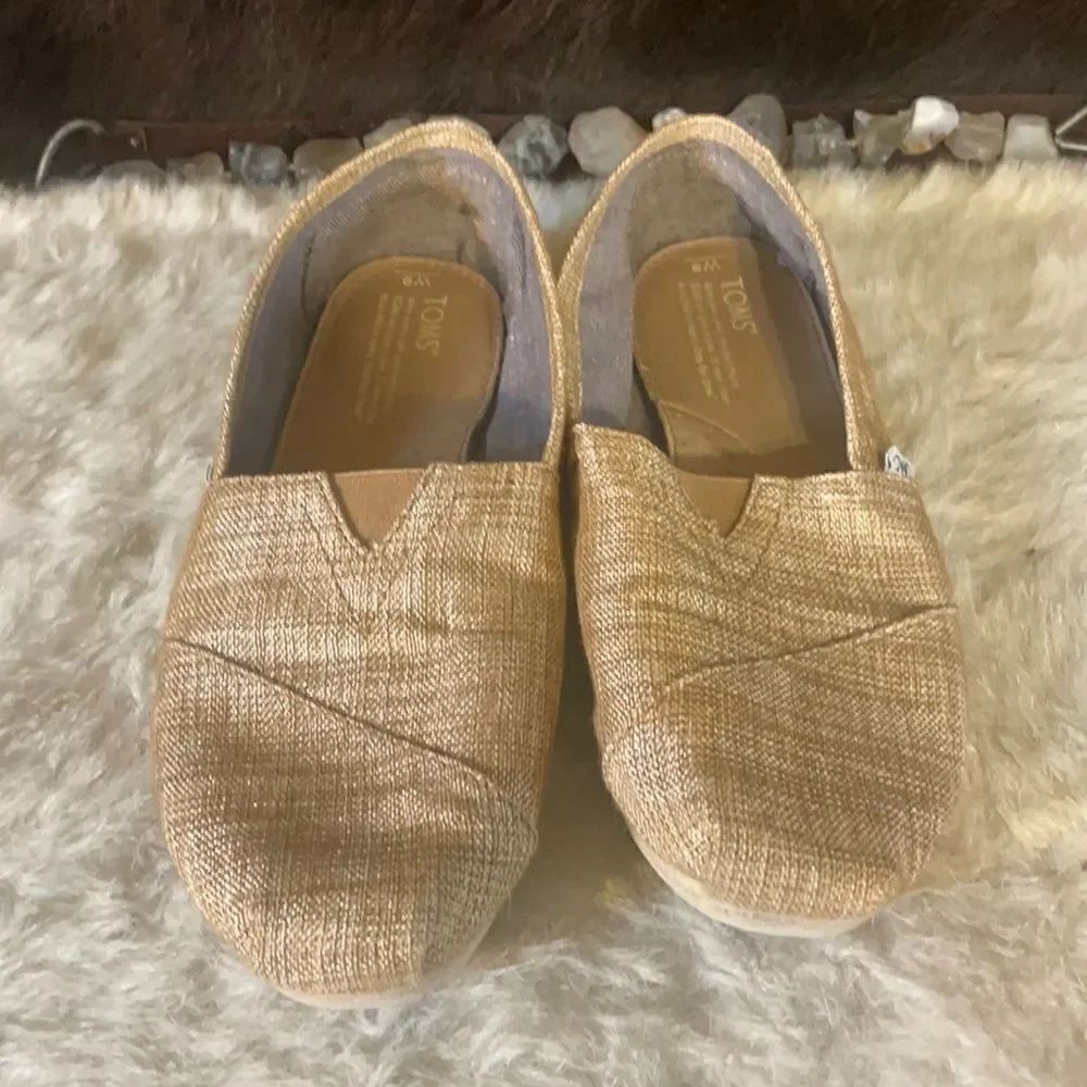 Toms shoes 6 (2200)
